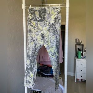 NWOT Wunder Under High-Rise Crop 23”